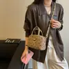 Bolsa de Bolinhas Estilo Coreano para Bowling Feminino 2026 Verão Nova Pequena de Nicho Alto Valor Ombro Único Transversal de Mão Almofada Pequena Quadrada