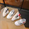 Zapatos infantiles de suela blanda, nuevas zapatillas blancas para primavera y otoño con velcro, zapatillas deportivas casuales para niños y niñas, zapatos ligeros y antideslizantes
