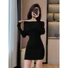 Vestido Vermelho de Manga Longa Off-Shoulder Liso para Mulheres, Outono e Inverno, Novo Ano, Acinturado, Sexy, Versátil, Off-Shoulder, Bodycon Mini Vestido