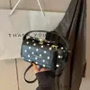 Nova Bolsa de Mão Elegante e Simples de Alto Padrão para Mulheres Verão 2026, Bolsa Transversal de Ombro com Poá Única da Moda