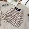 Camiseta infantil, bordado a rayas, algodón, estilo outdoor, colección de otoño, unisex, casual y a la moda, atuendo de otoño, diseño color block