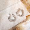 Aretes de Moda 2025 de Estilo Europeo y Americano, Aretes de Metal Nicho Ovalados con Personalidad, Puños de Oreja de Alta Gama