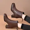 Botas ankle boots quadradas da moda com salto grosso para mulheres, nova coleção outono/inverno 2026, forradas com fleece, cano curto, zíper traseiro, versáteis, confortáveis, estilosas e chiques