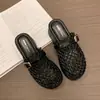 Meias Pantufas Fechadas Vazadas 2026 Verão Novo Estilo Bico Redondo Versátil Slip-On Preguiçoso Casual Sandálias de Solado Grosso