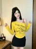 5348# Desejo Puro Menina Picante Estampa Kitty Design com Cadarço Senso de Design Nicho Ombro a Ombro Manga Longa Camiseta para Mulheres com Bojo Top