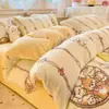 2026 Nuevo Conjunto Cálido de Cuatro Piezas Estilo Fresco Engrosado de Terciopelo de Leche Estampado con Funda de Edredón Individual y Sábana para Uso Doméstico