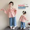 Conjunto de camiseta de muñeca de fresa estilo coreano para niñas, nuevo conjunto de dos piezas de moda para primavera y otoño 2026 para niñas pequeñas