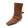 Fivela de Cinto Botas Curtas de Salto Médio para Mulheres Estilo Coreano Bico Quadrado Botas Curtas Outono e Inverno Novo Couro de Vaca Manga Dupla Uso Botas Curtas Femininas