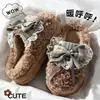 Chinelos de algodão femininos 2026 novo modelo para outono e inverno, chinelos quentes de pelúcia para casa, com toque confortável e solas grossas para mulheres