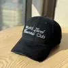 2026 Nueva Gorra de Béisbol de Moda Estilo Coreano Clásico Sencillo con Bordado de Letras para Hombres y Mujeres con Visera Ancha y Efecto Adelgazante del Rostro