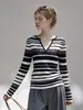 Suéter tejido de cuello en V a rayas blancas y negras estilo francés para mujer, principios de otoño, sofisticado, corte ajustado, blusa base favorecedora, top elegante