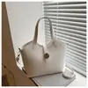 Cesta de Alimentos de Design Vintage de Nicho para Carregar na Mão Novo Estilo 2025 para Mulheres Lenço de Seda Simples para o Dia a Dia Bolsa Grande de Ombro Transversal