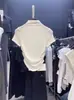 Estilo Verão Curto Ombro Direito Efeito Emagrecedor Camiseta de Manga Curta para Mulheres com Atmosfera de Puro Desejo Cintura Alta Mostrando o Umbigo Doce e Picante Top Justo