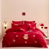 Boda Rojo Festivo Lujo Ligero Bordado Juego de Cuatro Piezas Auspicioso Habitación de Boda Funda de Edredón Sábana Ropa de Cama Festiva