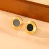 Viento frío europeo y americano acero de titanio temperamento exagerado pendientes dorados lisos mate moda europea y americana temperamento versátil