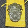 Jade Natural Varios Estilos de Estatuas de Dioses Talladas y Bestias Auspiciosas Colgantes de Jade, Adornos de Mano de Jade y Artículos Decorativos al por Mayor desde el Fabricante
