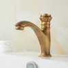 Torneira europeia antiga de cobre maciço esculpida de água fria única para pia de um furo, pia de varanda, tanque de lavanderia, torneira de pia sob bancada