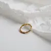 Anillo de Acero de Titanio para Mujer, No se Desvanece, Moderno, Tendencia, Anillo de Dedo Versátil, Diseño Artístico Hueco, Anillo de Lujo de Nicho Accesible
