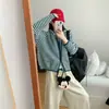 Cárdigan de Punto con Capucha y Raya Roja de Contraste para Mujer Otoño Invierno Nuevo Estilo Holgado Perezoso Abrigo Suéter Estudiante