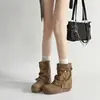 Botas Curtas Amassadas Essenciais Outono/Inverno 2026 para Mulheres Baixas Versátil de Calçar com Fivela Aumento Interno de Altura Feminino