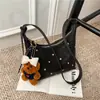 Nova Bolsa de Axila Moda Outono e Inverno Retrô 2025 com Textura de Rebite, Bolsa de Ombro Único Transversal, Bolsa Diária para Trabalho e Deslocamento