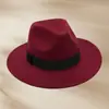 Sombrero de fieltro plano de ala corta, color liso, versátil, estilo callejero europeo y americano, lana sintética, estilo retro británico, sombrero de jazz con logotipo personalizado