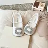 Elegantes sapatinhos de couro estilo coreano para meninas, novo modelo primavera e outono 2026, mocassins estilosos sem cadarço com strass para crianças mais velhas