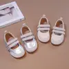 Sapatos de Princesa para Meninas 2026 Primavera/Outono Novos Sapatos Infantis com Velcro Solado Macio Sapatos Individuais Menina Mary Jane Mocassins Retrô