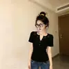 Camiseta de manga corta con cuello Henry estilo americano picante para mujer, nueva colección de verano, de alta gama, única, ajustada, top de moda
