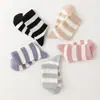 Calcetines de Algodón para Mujer hasta la Mitad de la Pantorrilla con Rayas de Letras, Calcetines Deportivos Antideslizantes y con Agarre para Yoga al Aire Libre de Moda