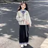Camisa POLO de Otoño Minimalista de Nicho con Personalidad de Moda Sudadera con Capucha Falsa de Dos Piezas Conjunto de Dos Piezas de Pantalones de Pierna Ancha con Parches de Cuadros para Niñas