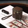 2025 Novo Quente Mini Portátil Boca Vermelha Envelope Vermelho Fone de Ouvido Saco Cilindro Couro Genuíno Macio Armazenamento de Moedas Carteira de Moedas Ins