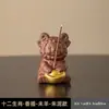 Gran Mascota de Té de Arcilla Púrpura Estilo Dinastías Tang y Song, Tigre del Zodiaco Creativo Pintado en Oro, Adecuado para Juegos de Té y Mesas de Té, Venta al Por Mayor