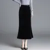 Moda Simples Saia Meia Cauda de Sereia Preta 2026 Outono Nova Cintura Alta Emagrecedora Comprimento Médio Justa ao Corpo Lápis Tendência