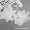 Broche de Bordado de Computador Suus 2025 com Miçangas Bolha e Decoração de Strass, Flor de Gola Estilo Fresco com Peça de Flor de Fio de Vidro