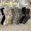 Meias de lã trançada para mulheres, meias de cano médio de cor sólida retrô estilo japonês, meias quentes de cashmere para o inverno, meias simples folgadas