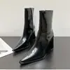 Botas Curtas Francesas de Salto Bloco Bico Fino para Mulheres Outono 2025 Zíper Lateral Botas de Cano Curto Salto Alto Marrom Botas Sem Decoração