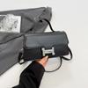 Bolsa quadrada pequena com padrão crocodilo da moda popular deste ano 2025, bolsa de nicho, bolsa de ombro mensageiro de alto valor para mulheres