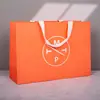 Cartão Preto Revestido com Filme Plástico Preto, Sacolas de Compras com Hot Stamping, Sacolas de Papel para Cosméticos, Perfumes e Pequenos Acessórios, Personalizável com Impressão de Logo, Direto da Fábrica