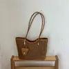 Bolsa de axila vintage em PU para mulheres, novo modelo transfronteiriço, bolsa tote casual com estilo despojado, bolsa de ombro de grande capacidade para o dia a dia, moderna