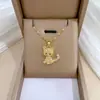 [Acero de Titanio] Collar con Colgante de Zirconia en Forma de Llave con Diamantes Completos, Estilo Palacio Lujoso, Cadena Versátil para la Clavícula para Mujeres, Cadena de Acero de Titanio