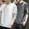 Camiseta masculina de manga comprida, oversized e de corte solto, perfeita como camada base para o outono, com estampas da moda e cores lisas, versátil e estilosa