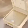 Corrente Simples de Pérola Imitação Borboleta para Clavícula com Design de Alto Padrão, Corrente para Suéter Feminino, Nova Moda 2026 Colar de Coração