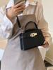 Bolsa Pequena Popular de Verão com Padrão de Lichia Feminina 2025 Nova Elegante Elegante Carregada na Mão Bolsa Kelly Simples para o Dia a Dia Bolsa Transversal