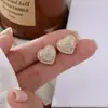 Pendientes de botón para mujer con forma de corazón, diamantes completos, circonita incrustada en cobre, temperamento versátil, moda, venta caliente transfronteriza europea y americana, pendientes en forma de corazón, venta al por mayor
