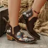 Botines bajos de Amazon bordados en stock, talla grande, nuevos de verano 2026, estilo británico vintage, tacón grueso, botas de vaquero para mujer