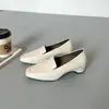 Versão em Pele de Ovelha~Simples Versátil Fashionable Bico Quadrado Pequeno Temperamento de Trabalho Versátil Sapatos Pequenos de Couro Casuais Femininos Loafers para Usar por Cima.