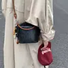 Bolsas Populares Quentes Deste Ano para Mulheres 2025 Nova Moda de Verão Design de Nicho Retrô Bolsa Transversal Bolsa de Ombro Bolsa Saco