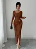 Comercio Exterior Transfronterizo Ropa Europea y Americana para Mujer Moda Otoño e Invierno 2026 Vestido de Punto Ajustado al Cuerpo con Abertura, Cuello Cuadrado, Manga Larga
