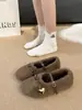 Zapatos de algodón esponjosos de moda para mujer, nuevo estilo otoño/invierno 2026, diseño sin cordones, adornos en forma de corazón, antideslizantes, suela suave y cálidos